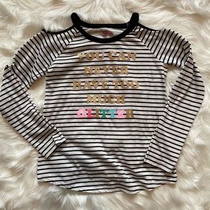 Stripped long-sleeve cut off shoulder tee